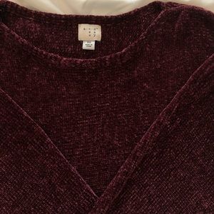 Size XS cozy sweater. Gently worn. Like new.